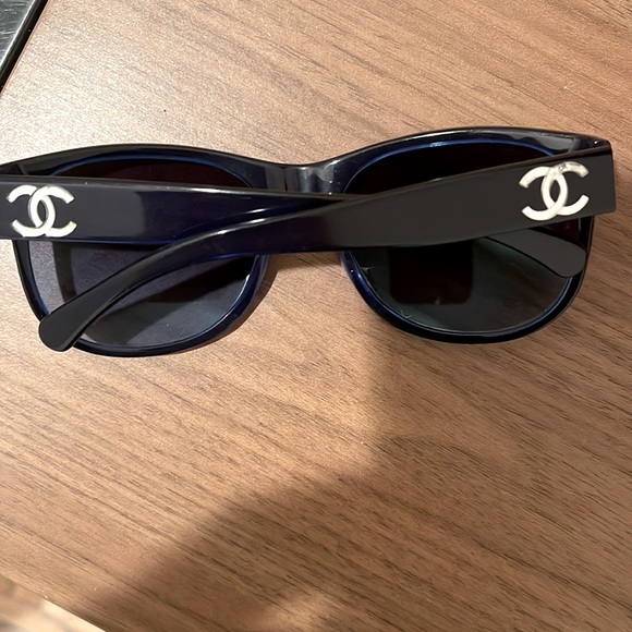 Chanel sunglasses - Picture 2 of 4